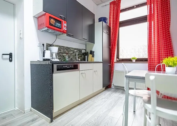 Bright 1br Apt, Prime Location & Wifi * וינה