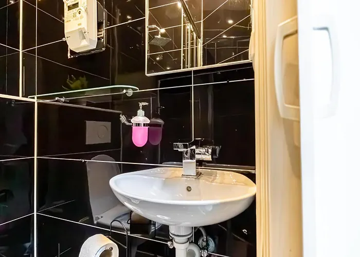 דירה Bright 1br Apt, Prime Location & Wifi