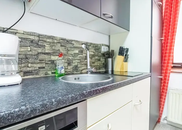 Bright 1br Apt, Prime Location & Wifi דירה *