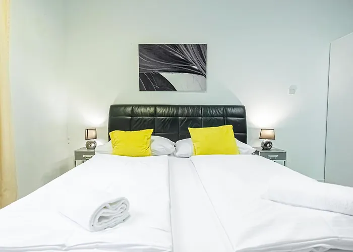 דירה Bright 1br Apt, Prime Location & Wifi *