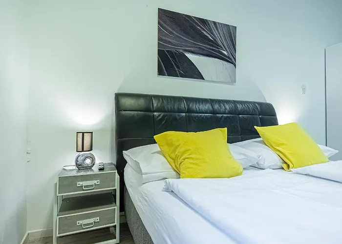 Bright 1br Apt, Prime Location & Wifi *
