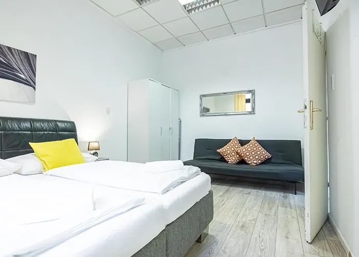 Bright 1br Apt, Prime Location & Wifi דירה