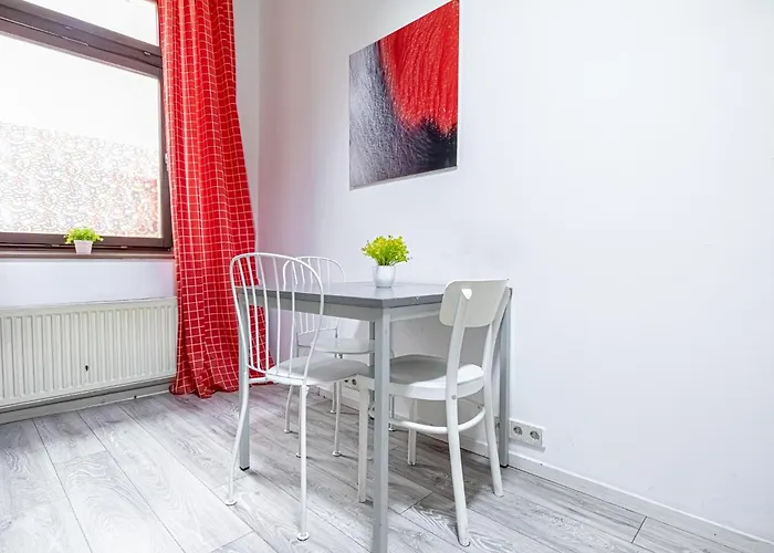 Bright 1br Apt, Prime Location & Wifi דירה